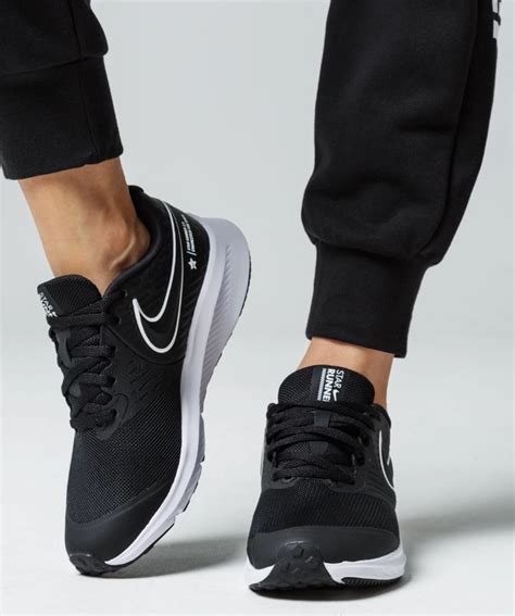 turnschuhe schwarz damen nike